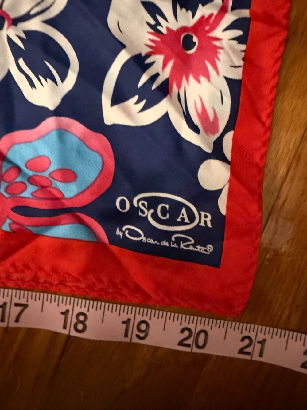 OSCAR by Oscar de la Renta Silk Scarf Red Navy Blue Floral Square Vintage - Picture 5 of 7